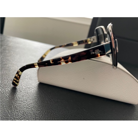 Prada sunglasses, black brown colour, good condition with original case. - Picture 5 of 9